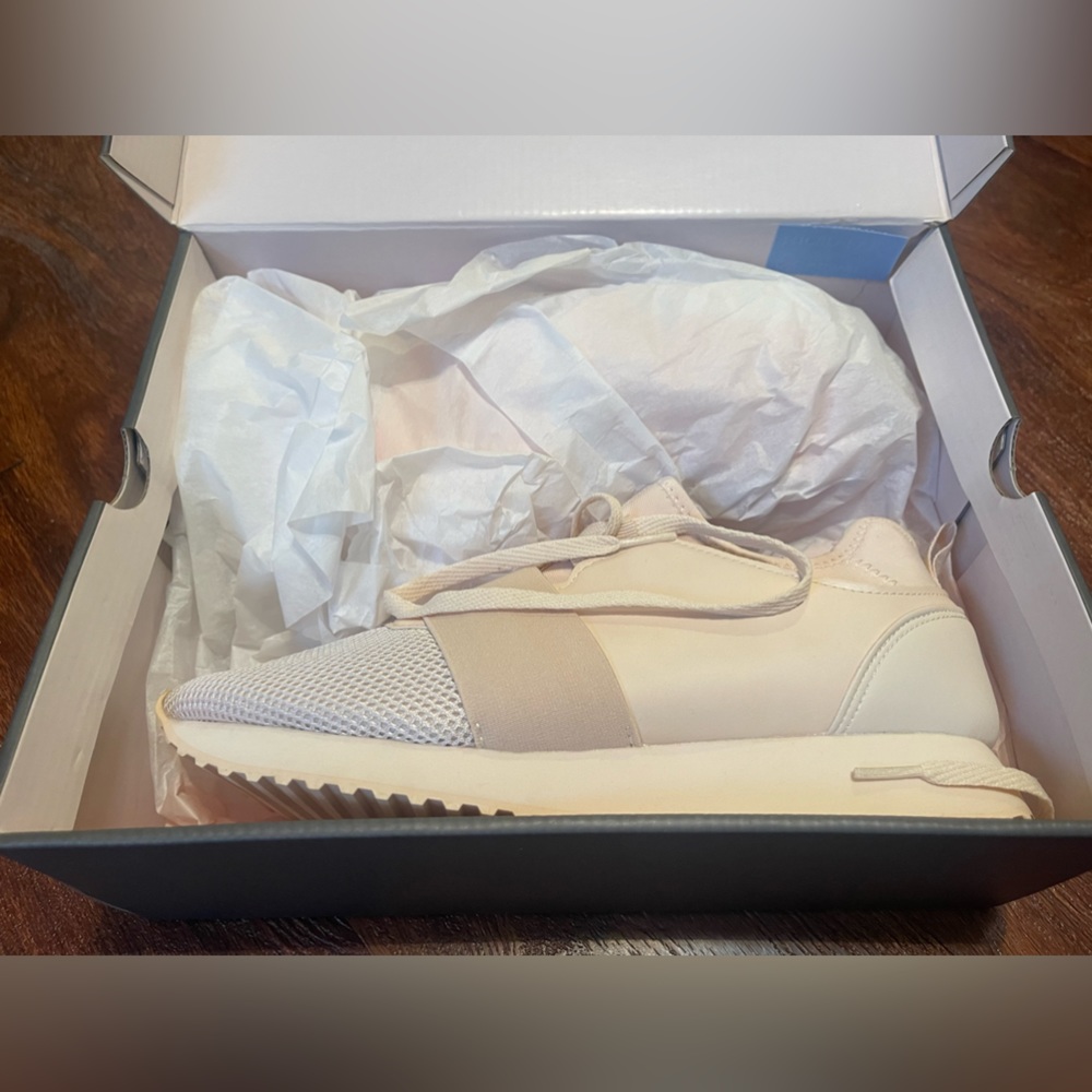 BRAND NEW Fabletics Blush Nude Sneakers